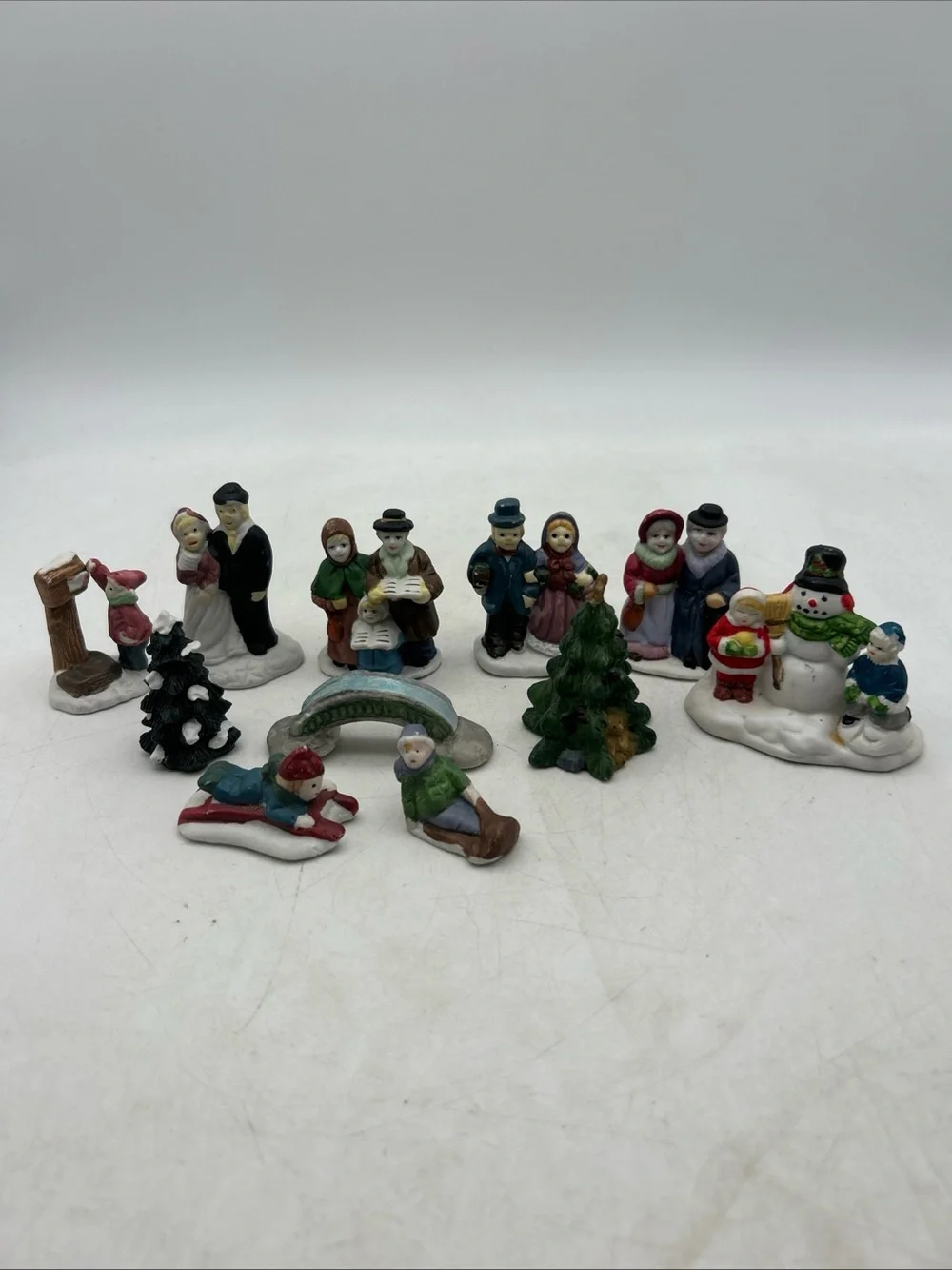 Lot Of 11 Vtg Porcelain Christmas Village Figurines (Read Desc)
